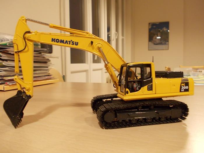 Komatsu PC300
