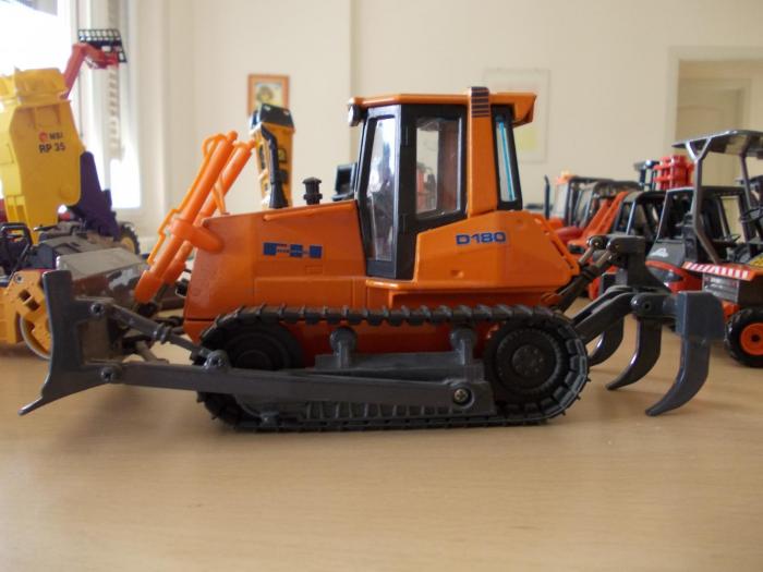 Fiat-Hitachi D180