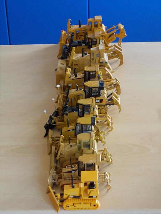 Cat dozer in schiera