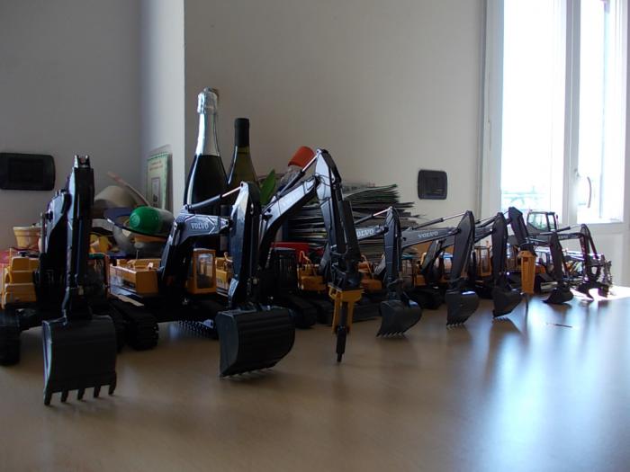 Volvo escavatori in schiera