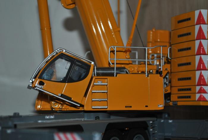 Liebherr LTM 1350