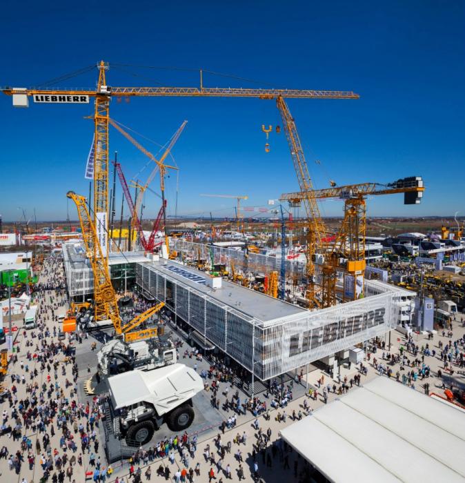 Immagine pubblicata sulla pagina Facebook Liebherr Construction