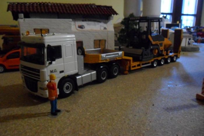 Daf carrellone con finitrice volvo paver