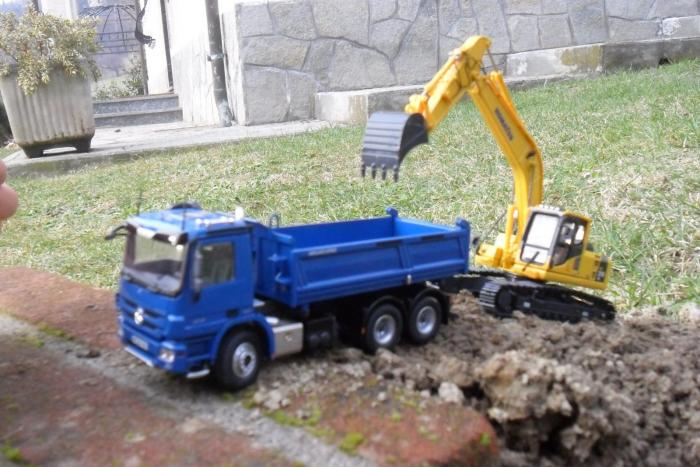 komatsu + actros 2