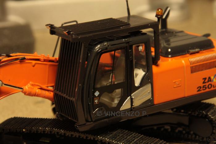 Protezione ROPS_FOPS su Hitachi ZX250