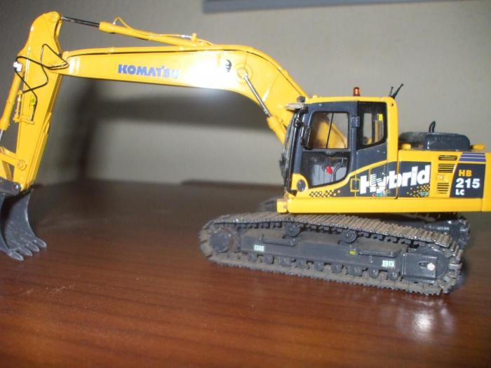 Komatsu HB215 Hybrid