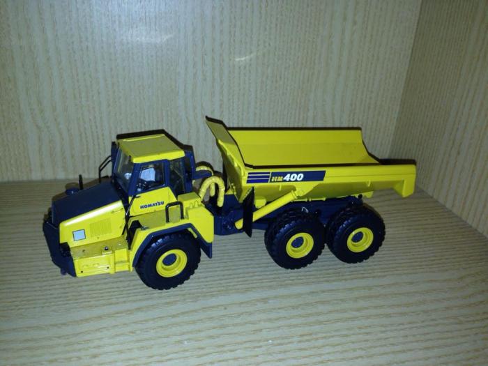 komatsu hm 400.jpg