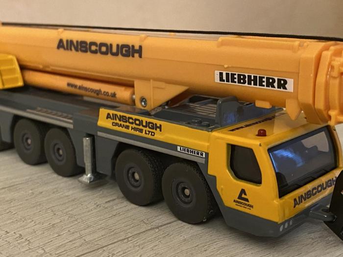 LIEBHERR LTM1400-7.1 AINSCOUGH- PORTATA MAX 400 TON