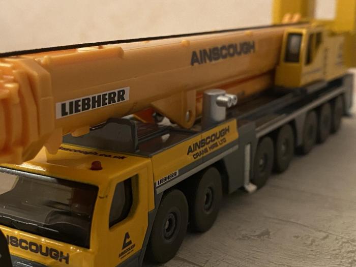 LIEBHERR LTM1400-7.1 AINSCOUGH- PORTATA MAX 400 TON