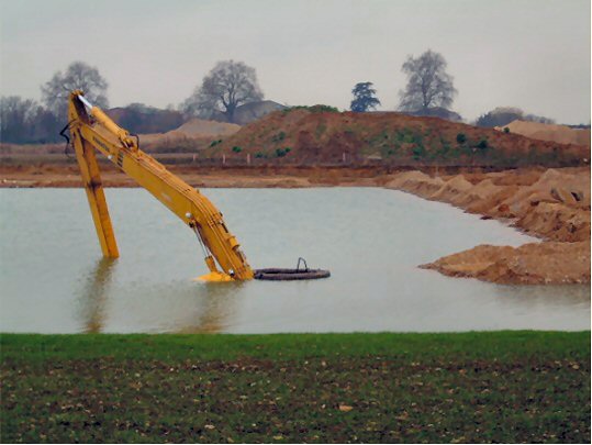 Komatsu nel lago