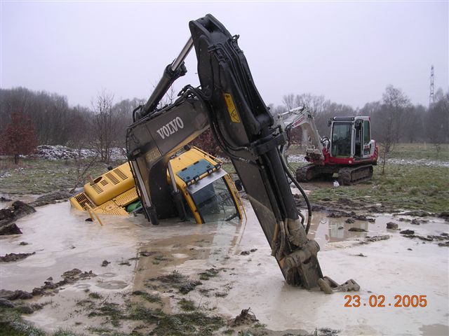 escavatore volvo