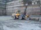 volvo l70 che carica blocchetti di tufo sfusi.......