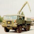 autocarro 6x6 con gru