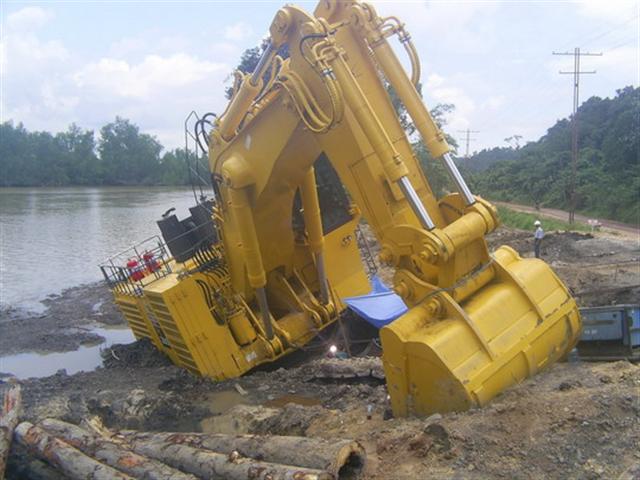 KOMATSU  PC 3000....