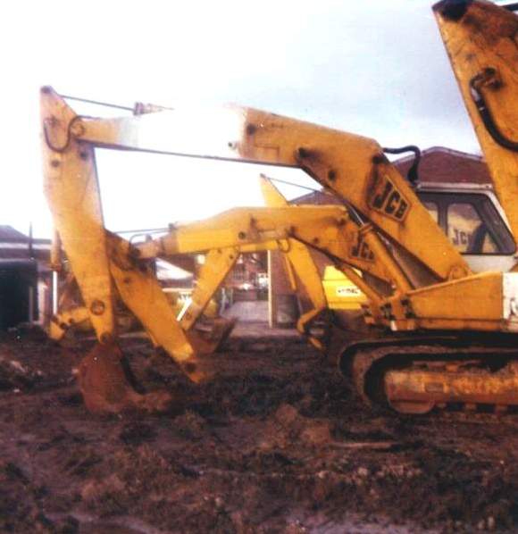 JCB 807